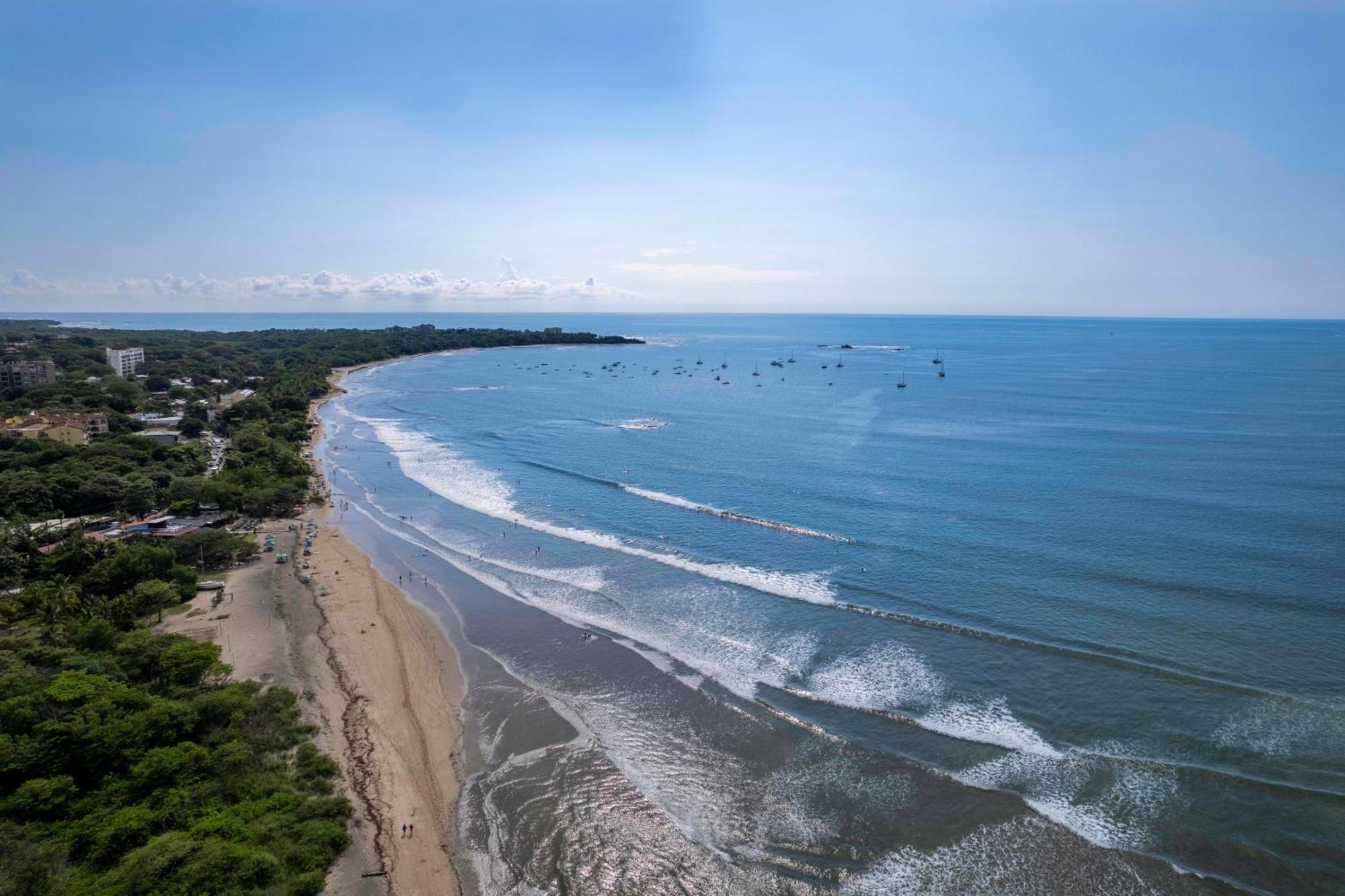 Hotel Iguana Surf Camp Tamarindo Exterior foto